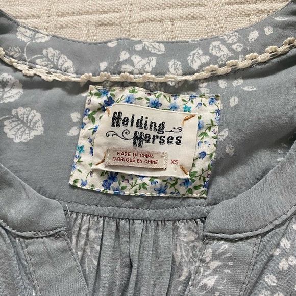 Anthropologie grey floral ruffle top. - Picture 11 of 11